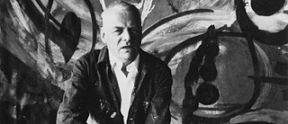Ernst Wilhelm Nay im Atelier vor einem der Documenta-Bilder, 1964
