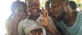 Testspiel eines „Location-based Games“ l Foto: Rahma Suleiman/Goethe-Institut Dar es Salaam