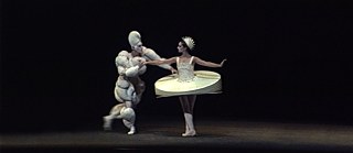 Das triadische Ballett (Triadic ballet) by Oskar Schlemmer (1922)