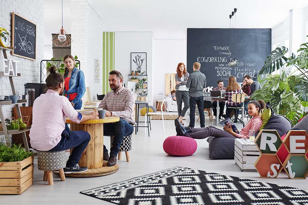 <b>Coworking space</b><br>In the initial phase, most start-ups have very little capital to invest in infrastructure like office space. The ideal solution is a coworking space, an open-plan office where start-ups, freelancers and other creative minds share the infrastructure, often exchanging know-how while saving on overhead. In Berlin, for example, a spot in a creative office community is available for as little as 15 euros per day or 125 euros per month.