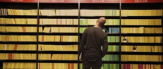 Zwischen den Stühlen