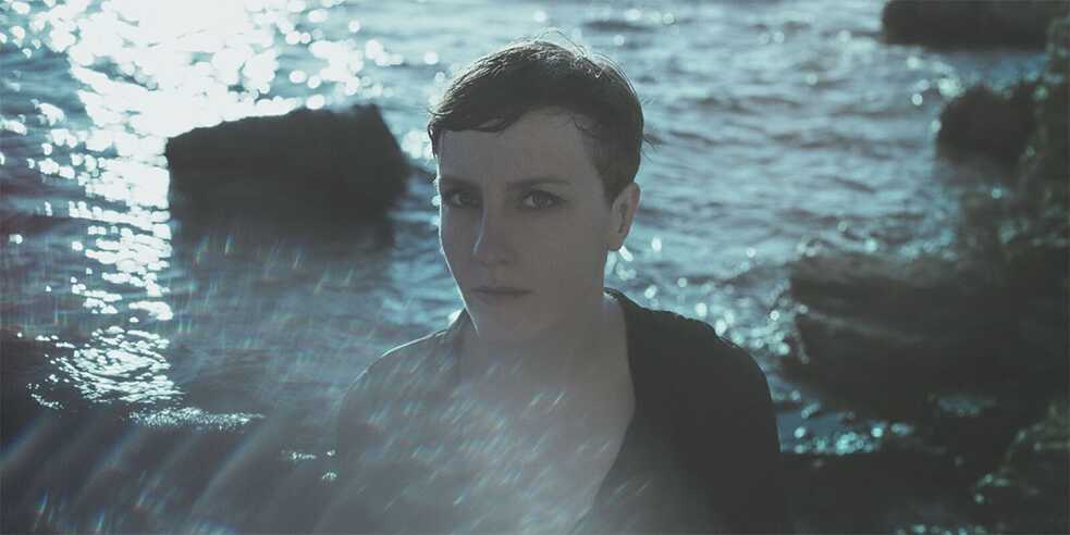 Nadine Moser alias Resom offers DJ workshops to motivate more women to work the turntables. She is convinced that women in electronic music have a much tougher time than men.