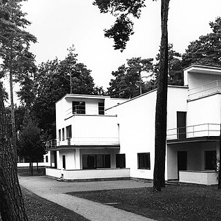 Bauhaus building, Walter Gropius, Dessau, 1925-26