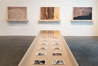 Carlos Motta, Colombia. Vista de instalación fotográfica de “Petrificado” en el Centro de Arte y Naturaleza, Huesca, España, 2018. Foto: Javier Broto. Cortesía del artista y Galería Filomena Soares, Lisboa.