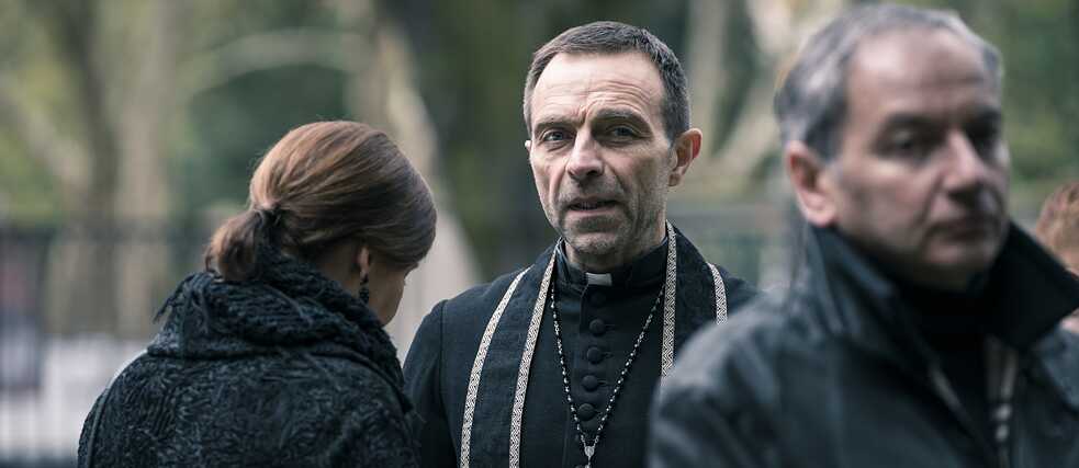 Temporada 2, Episodio 1 Omnipresente: Luke ve al ex-mentor Case (Aleksandar Jovanovic) por todas partes. Pero en realidad está muerto...  