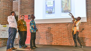„Book, pledge and be artsy“ là khẩu hiệu của ứng dụng mới được phát triển „Musel” của Kofi Sika Latzoo, Kouassi Junior Attreman, Dharwis Widya Utama Yacob và Emmanuel Thomas Malongo (từ phải sang trái) | Ảnh: Diane von Schoen