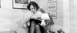 Napínavú literatúru čítajú prevažne ženy. Pokiaľ ide o jej predajnosť, spisovateľky za spisovateľmi v ničom nezaostávajú – a aj napriek tomu sú recenzie plné mužských autorov.