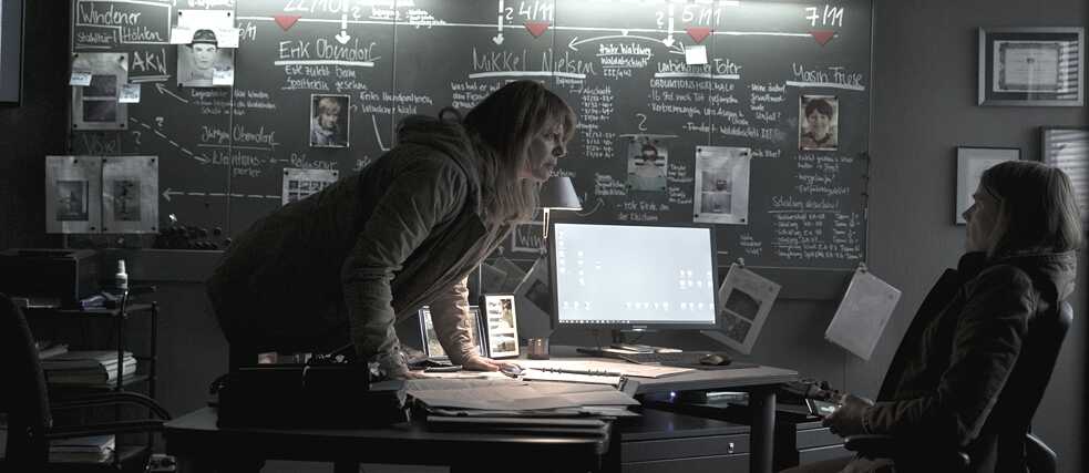 Katharina Nielsen and Charlotte Tannhaus arguing in the office of the police station