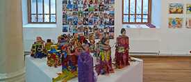 What is a good figure? The artist Abdulrazaq Awofeso replaces the bodies of Barbie dolls with blocks of wood. 