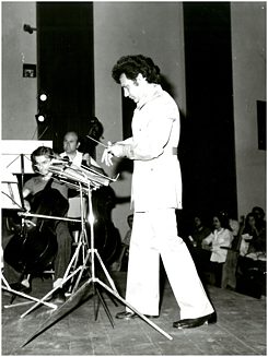 26 Januar 1983  Eines der ersten Konzerte zeitgenössischer Musik im neuen Institutsgebäude in der Omirou 14-16, das 1982 eröffnet wurde.  Dirigent: Theodore Antoniou 