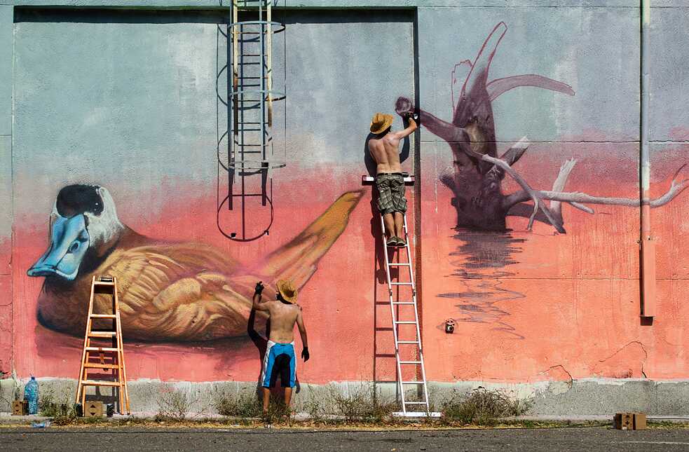 „Endangered Species“, 2015, Fassade der Schule „Gebrüder Miladinowi“ in Burgas, Bulgarien