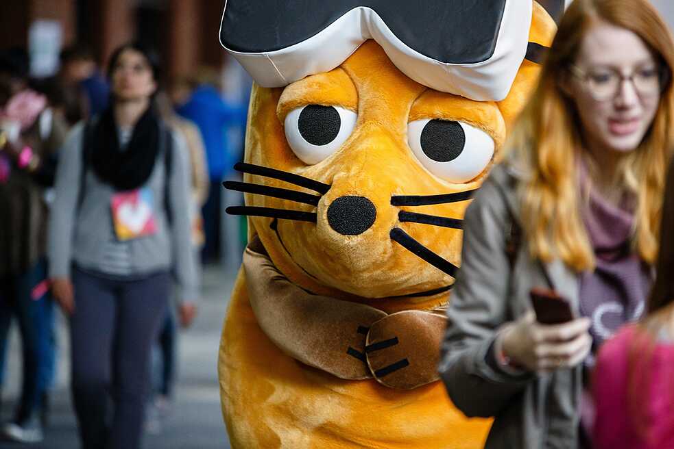 Once a niche conference for geeks and nerds, re:publica has gone mainstream to become the largest internet and digital society conference that features prominent figures from the media landscape. These include the Mouse from the children’s show “Die Sendung mit der Maus” (The Show with the Mouse), a beloved selfie partner. 