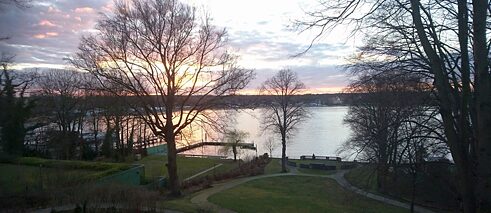 Das Literarische Colloquium Berlin befindet sich in schöner Lage am Ufer des Wannsees.