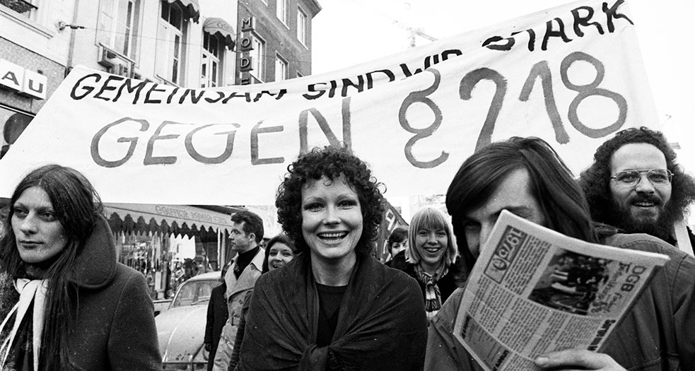 Protesters march against the abortion laws on Bonn’s Münster Square in 1975.