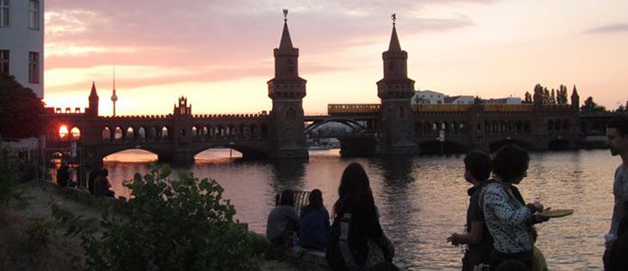 Grabbing a few Späti beers and snacks to enjoy by the Spree is a classic frugal Saturday evening in Berlin.