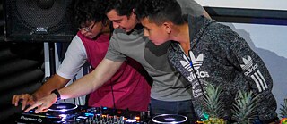 Música electrónica en la periferia