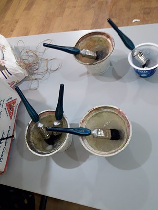 Materialien und Arbeitsschritte zum Bau der Trommeln