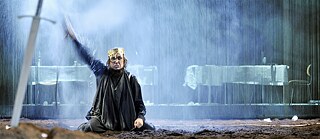 Encenação de “Hamlet” no Schaubühne de Berlim. Há muito tempo na companhia, Lars Eidinger também consolidou seu nome como ator de cinema