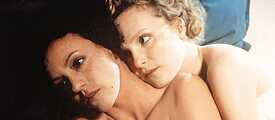 The actresses Maria Schrader and Juliane Koehler in a scene of the film "Aimée and Jaguar"