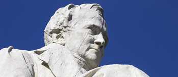 Voces críticas hacen temblar el monumento del naturalista Alexander von Humboldt.