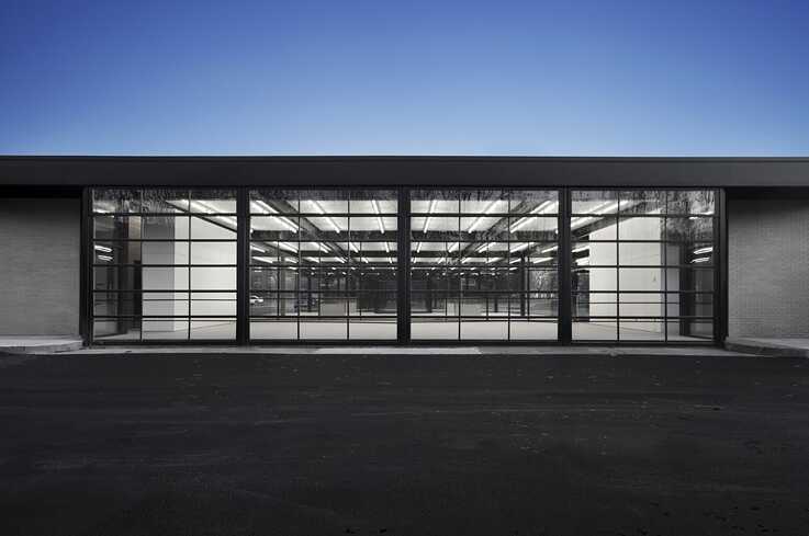 Station Service de Mies van der Rohe sur l'Ile des sœurs