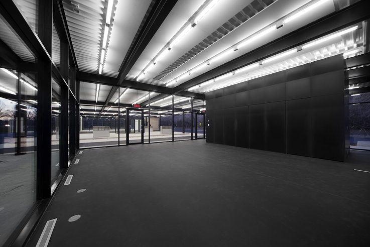 Station Service de Mies van der Rohe sur l'Ile des sœurs