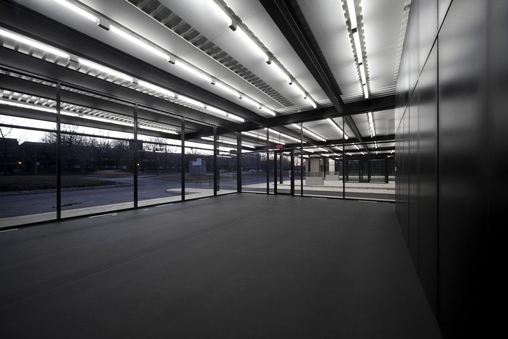 Station Service de Mies van der Rohe sur l'Ile des sœurs