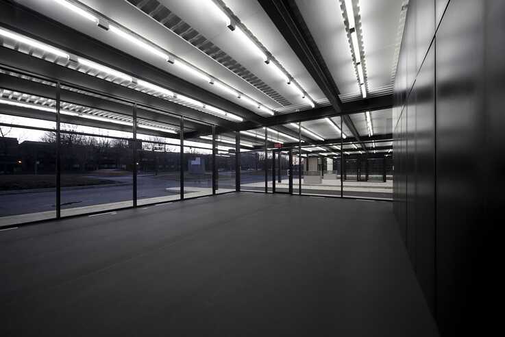Station Service de Mies van der Rohe sur l'Ile des sœurs