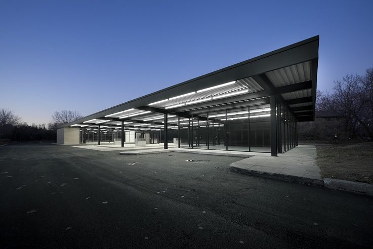 Station Service de Mies van der Rohe sur l'Ile des sœurs