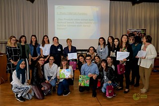 Unternehmen Deutsch 2018/2019 – Die Gewinner des 1. Preises mit „Triboo“ und „Das Raupenspiel“