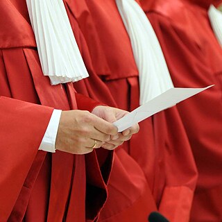 Bundesverfassungsrichter in Karlsruhe bei Urteilsverkündung (Ausschnitt)