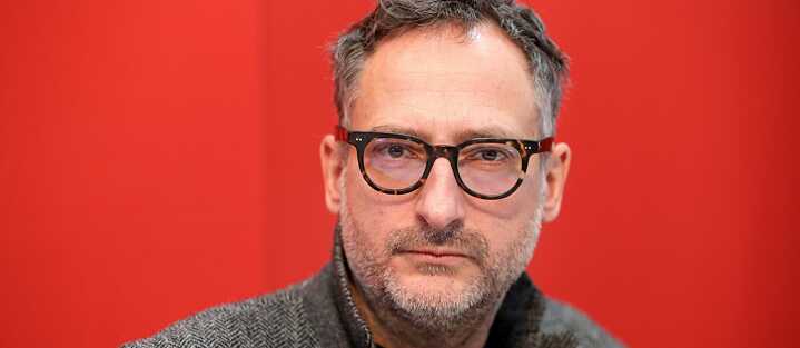 Roland Schimmelpfennig not only writes for the stage, but since 2016, novels as well.