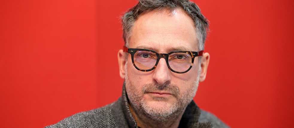 Roland Schimmelpfennig not only writes for the stage, but since 2016, novels as well.