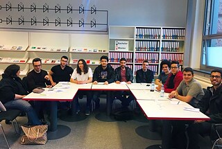 „Während unserer Berliner Informationsreise hatten wir die Gelegenheit den Career-Service-Center der TU Berlin zu besuchen. Hier werden Studierende aktiv unterstützt mit wertvollen Informationen und Stipendien zu Auslandspraktika, Workshops, Unternehmensprojekten und viel mehr.“