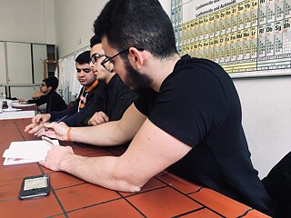 „Wir besuchten während unsere Berliner Reise das Studienkolleg der TU Berlin und nahmen an verschiedenen Unterrichtseinheiten in den Fächern Chemie, Math. Analyse, Elektrotechnik und Mechanik teil“. 