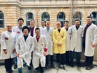 „Im Chemielabor "clever@tu-berlin" konnten wir selbstständig experimentieren! Was wir am Studienkolleg Ägypten gelernt haben konnten wir hier einbringen“.