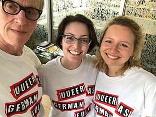 The setup team (from right to left: Hannah, Katharine, Georg) ready to start ...