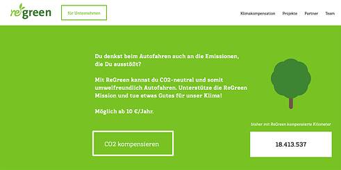 <b>CO2-Kompensation auch im Straßenverkehr</b><br>Natürlich belasten nicht nur Flugzeuge die Umwelt, andere Fahrzeuge tun es auch. Das Startup ReGreen aus Wien bietet deswegen CO2-Kompensation für Auto- und Motorradfahrer. Auf der Website kann der Ausstoß nach Typ des Fahrzeugs und den jährlich gefahrenen Kilometern berechnet werden. Ein sparsamer Benziner, der 10.000 km pro Jahr auf der Straße unterwegs ist, sorgt laut ReGreen für einen Co₂-Ausstoß von 1,95 Tonnen. Bei einem starken Diesel-Motor sind es 3,10 Tonnen. Bisher hat das Unternehmen laut eigenen Angaben mehr als 18 Millionen gefahrene Kilometer kompensiert.