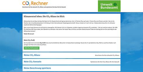 <b>Kennen Sie Ihren ökologischen Fußabdruck?</b><br>Mit dem vom Umweltbundesamt und der Initiative KlimaAktiv entwickelten CO2-Rechner kann jeder seine persönliche CO2-Bilanz berechnen. Auf deren Grundlage wird im Anschluss ein CO2-Szenario gestartet. Gute Vorsätze für die Zukunft, wie zum Beispiel die Wohnraumtemperatur um ein Grad zu senken oder auf ein umweltfreundliches Fahrzeug umzusteigen, können dabei berücksichtigt werden. Schließlich visualisiert der Rechner die Auswirkungen des persönlichen Klimaplans für die nächsten 30 Jahre. Wie weit weicht Ihr Lebensstil vom Klimaschutzziel ab, die Treibhausgase in Deutschland bis 2050 um 95% zu reduzieren?