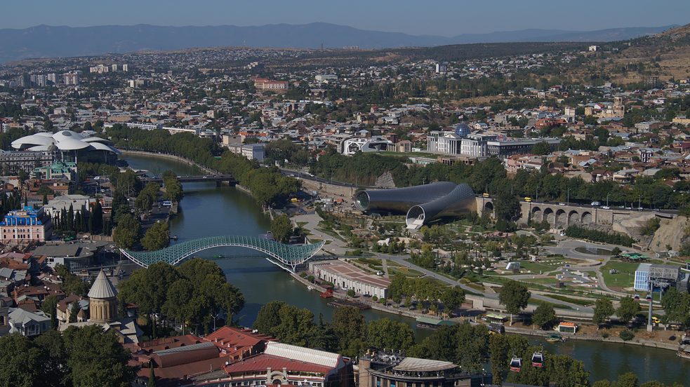 Die eindrucksvolle Aussicht über Tbilisi von der Festung Narikala