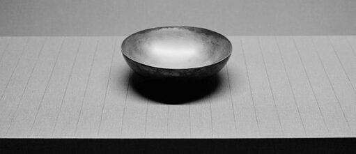 © Detail, Ricarda Roggan, Apokryphen (Karl Wolfskehl, Schale), 2014, Bromsilbergelatine Handabzug, 33 x 38 cm, Auflage von 3, courtesy Galerie EIGEN + ART Leipzig/Berlin, VG Bild-Kunst, Bonn 2019