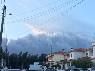 Rauchschwaden am Himmel über Leiria