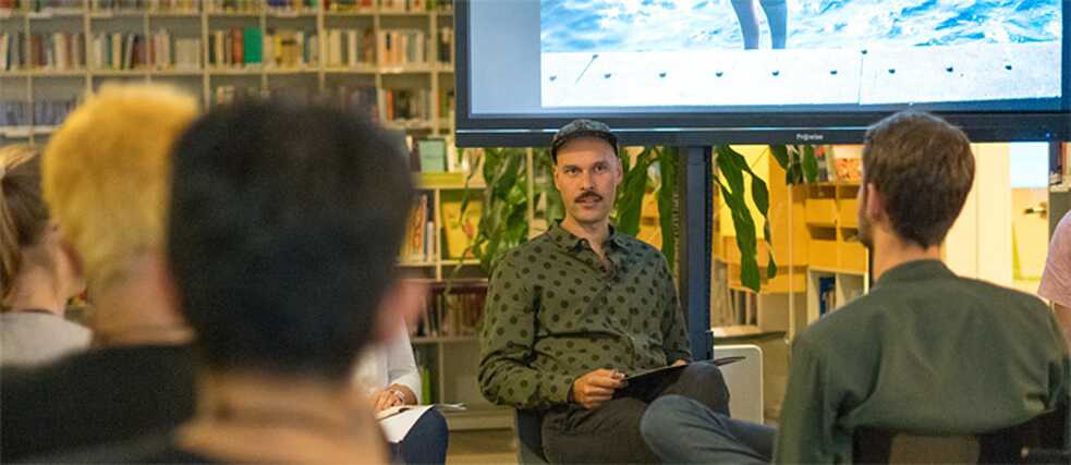 Flo Maak during a workshop