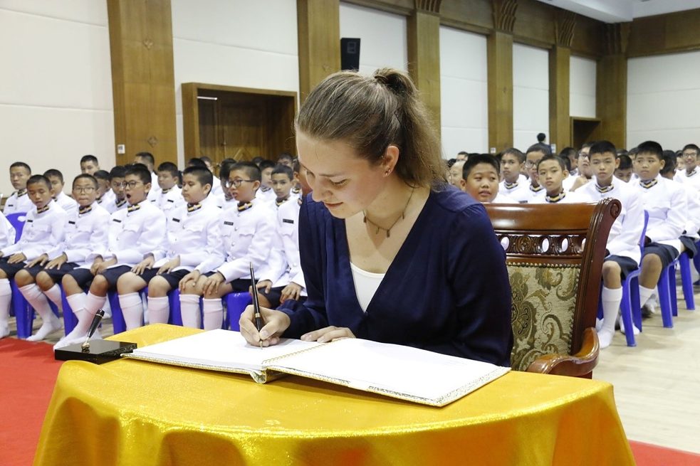 Alle Lehrkräfte haben im Buch unterschrieben