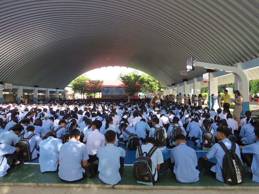 Über 3000 Schüler*innen bei der Morgenversammlung