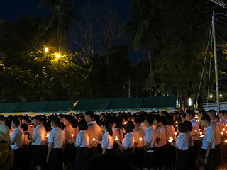 Jeder hatte für die Zeremonie eine Kerze bekommen