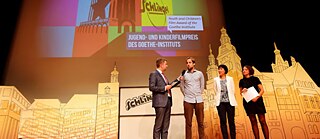  Die Jury verkündet den Gewinner des Kinder- und Jugendfilmpreises