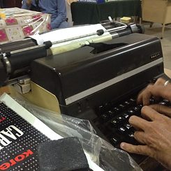 Typewriter Daliah Ziper
