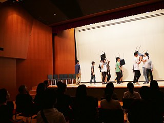   &copy; © Goethe-Institut Tokyo PASCH Theater Zühlke Text2