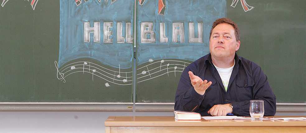 Autor Meinecke bei einer seiner Lesungen.